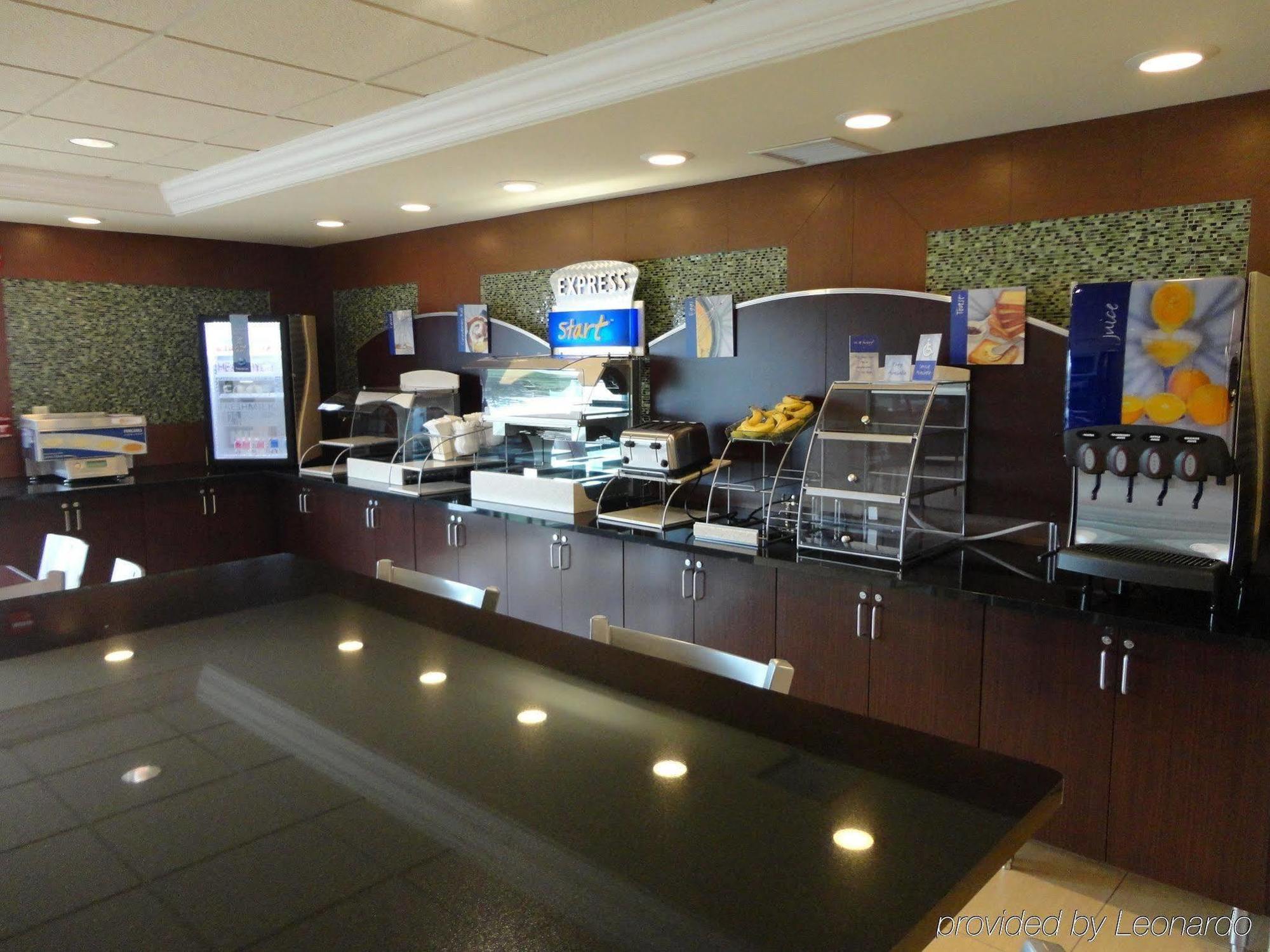 Holiday Inn Express Hotel & Suites Rogers By Ihg Restaurante foto